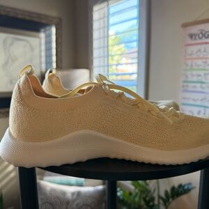 Aetrex Women's Cream Sneakers Size 11